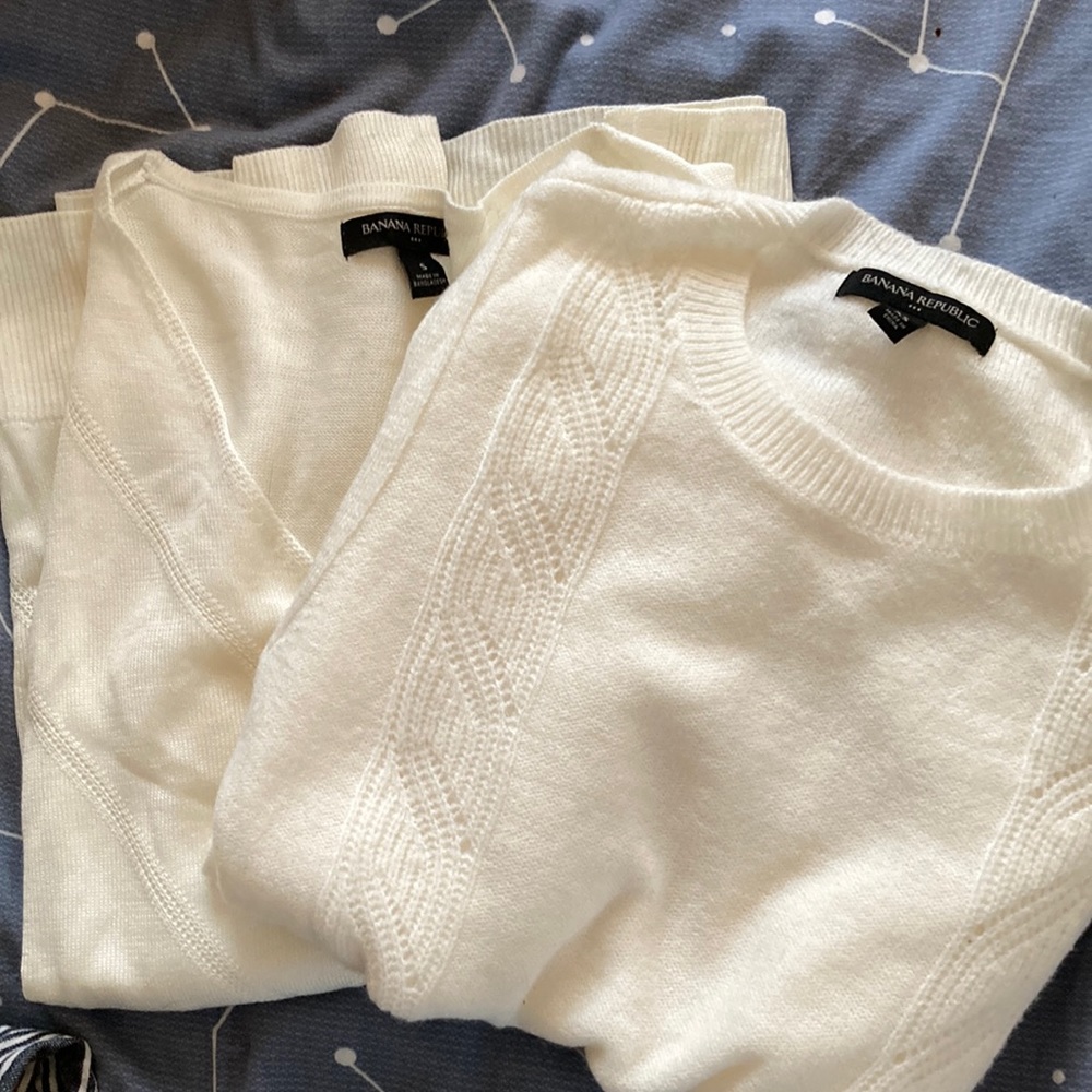 *MOVING* Bundle of two banana republic sweaters